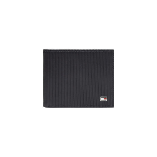 Portafoglio uomo Tommy Hilfiger; 100% Vera Pelle Blu. Modello mini porta carte, texture rigata, logo Flag. Design sottile (1 cm), stile casual-chic 4 stagioni. Vista frontale 