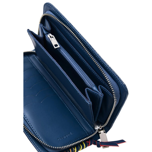 Portafoglio di medie dimensioni in tessuto denim, con dettagli intrecciati sui bordi e applicazione di logo metallico. Vista Aperta