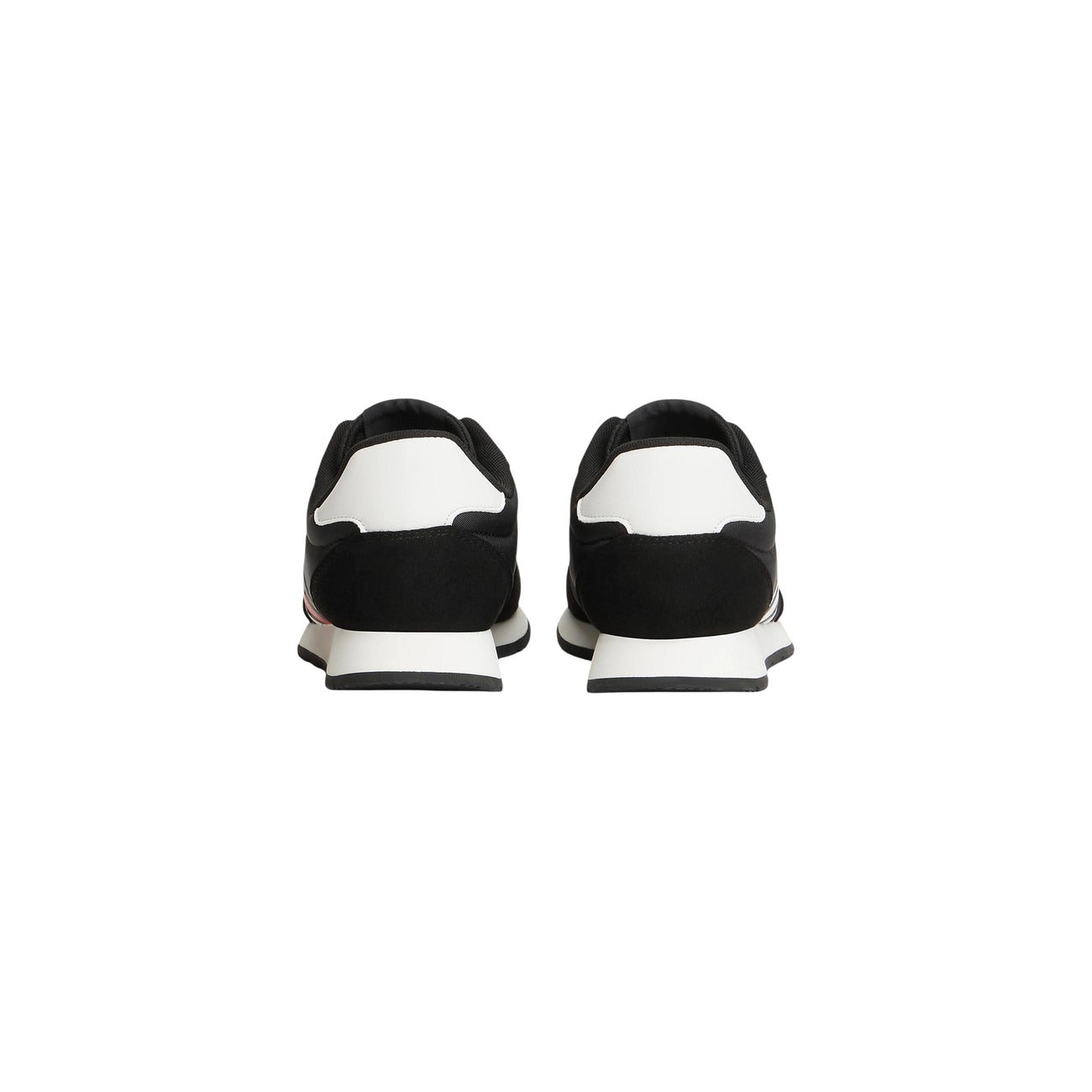 Sneakers Tommy Jeans uomo nere EM0EM01709. Scarpe sportive basse tipo runner con suola in gomma ed EVA, tomaia multimateriale nera, inserti a contrasto e logo Tommy sulla linguetta e sul lato.