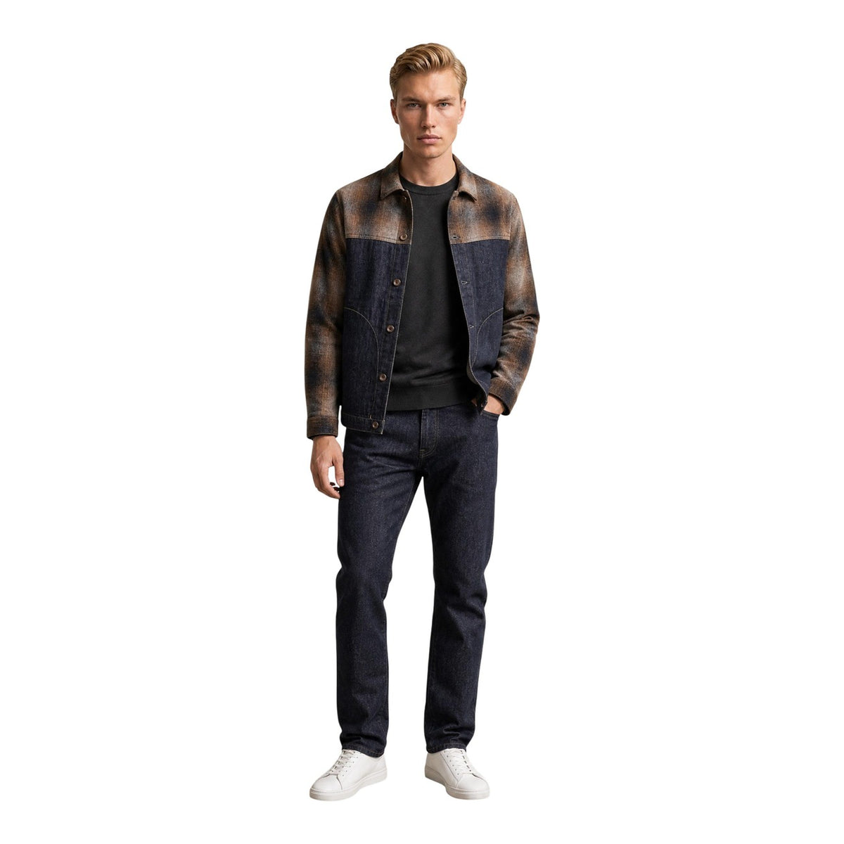 Giacca jeans Replay uomo M13L0 denim riciclato 12 oz. Giambotto in denim blu indigo con inserti lavorati ed effetto sfumato, colletto tradizionale e tasche trasversali curve, abbigliamento uomo mezza stagione.