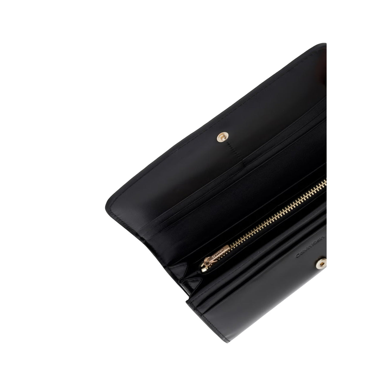 Portafoglio Grande in Nappa Calvin Klein; Nero. 100% Pregiata pelle, chiusura zip-around, 12 slot carte, portamonete zippato e protezione RFID. Dimensioni generose (19,8 cm), eleganza e funzionalità 4 stagioni. Vista aperta 