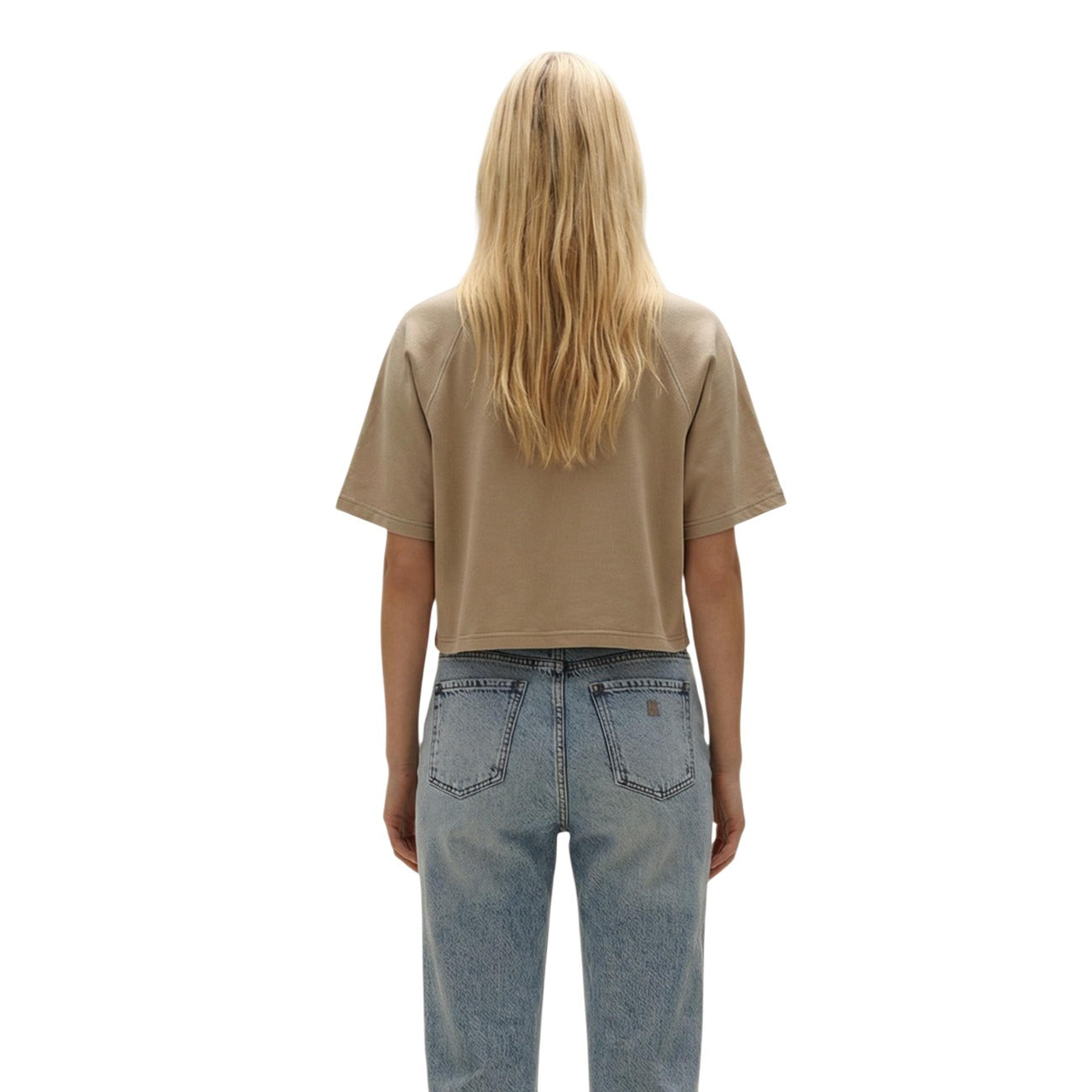 T-shirt Replay Beige Cropped; 100% Cotone. Vestibilità oversize, maniche raglan, logo ricamato. Modello corto ideale per la mezza stagione e l'estate. Stile casual e moderno. Vista posteriore 