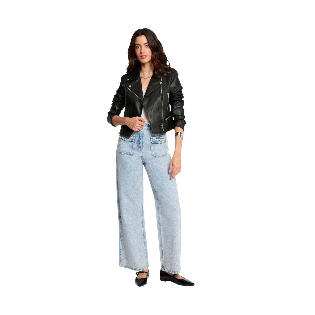 Giacca biker nera Morgan De Toi 202-GRAMMO.N. Giubbino chiodo corto da donna in ecopelle nero con cerniera zip asimmetrica, dettagli metallici e vestibilità sagomata, giacca di mezza stagione.