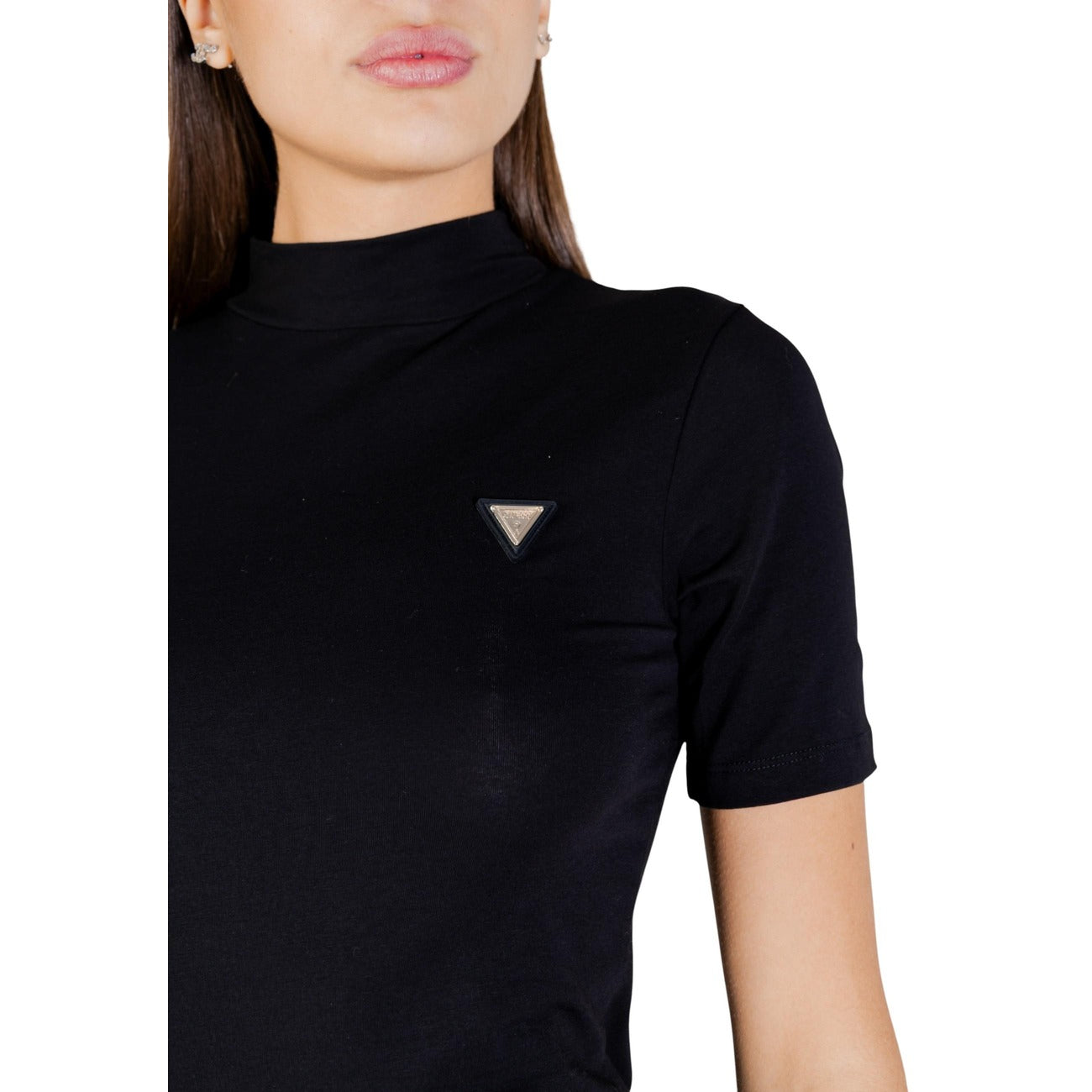 Abito corto Guess Active nero - dettaglio scollo alto e texture cotone
