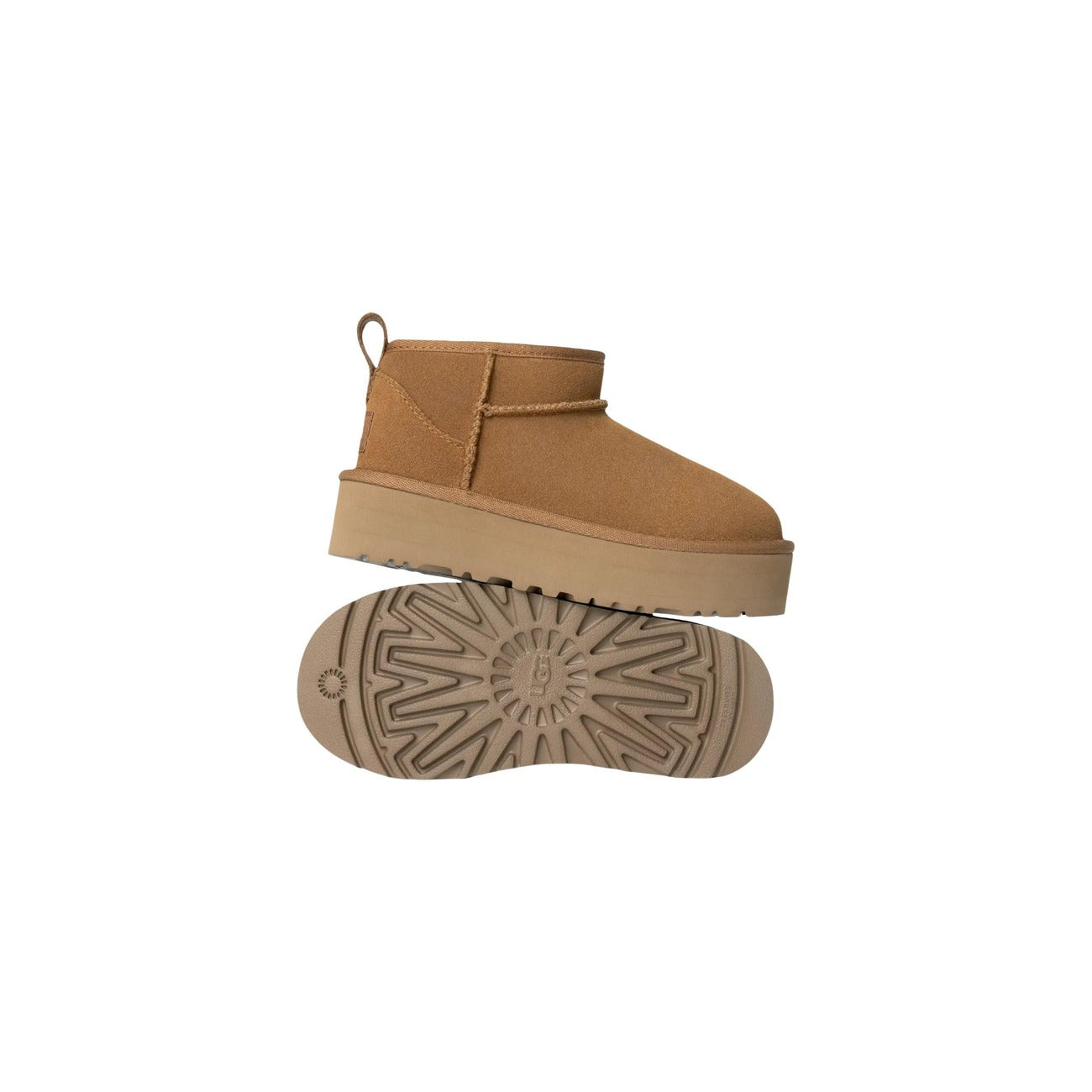 stivaletto UGG Classic Ultra Mini Platform in pelle scamosciata color castagna (chestnut), foderato in misto lana UGGplush™. 
