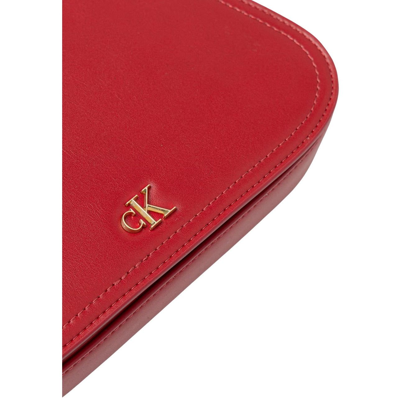 Pochette Calvin Klein rossa con catena CK Curved On Chain LV04F1153G. Mini bag da sera rossa da donna con logo monogramma CK dorato, tracolla a catena oro e chiusura zip, borsa elegante e sostenibile 4 stagioni.