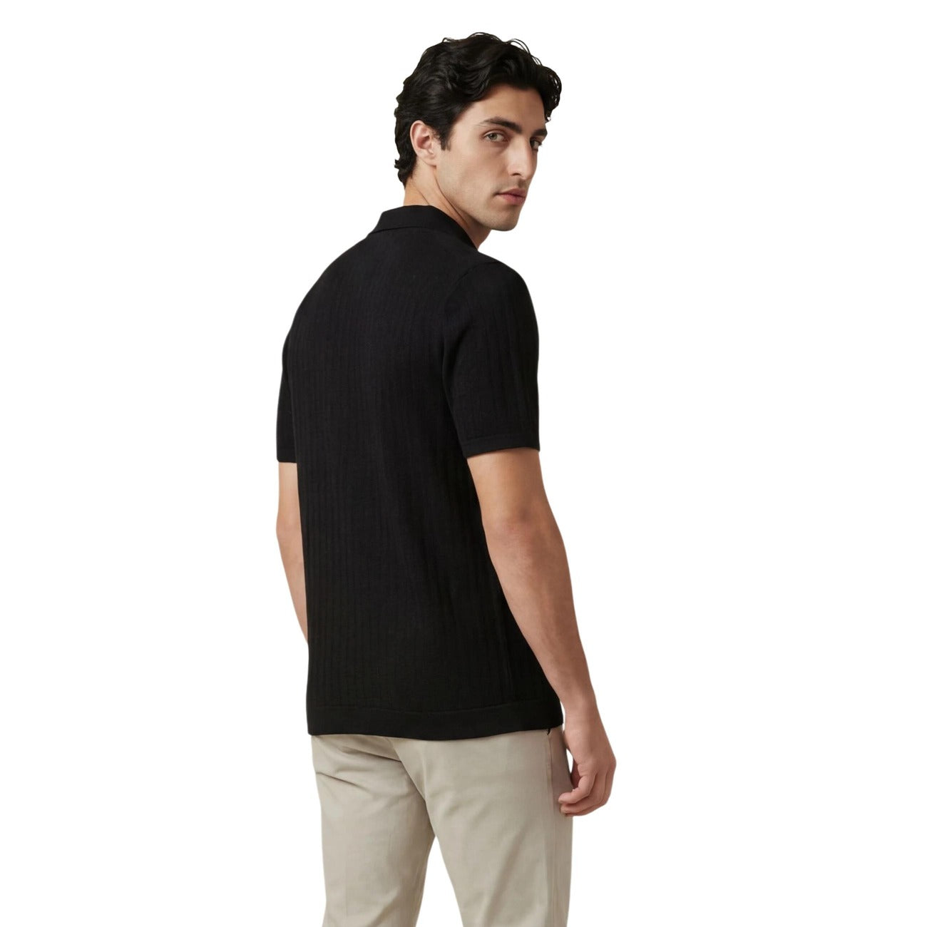 Polo nera Only & Sons Onsmoon Knit, 80% cotone e 20% nylon, texture in maglia fine e chiusura a tre bottoni; maglia polo leggera dalla vestibilità regular e stile ricercato. Vista posteriore 