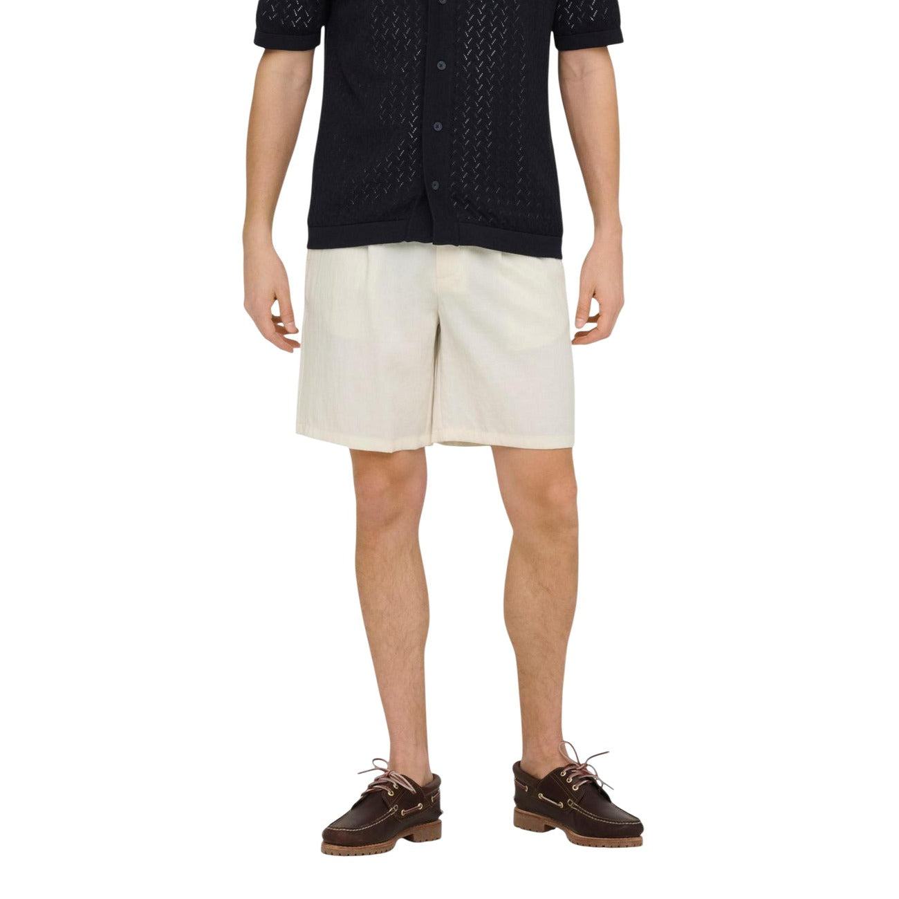 Bermuda Only & Sons Onswake Loose Beige; 80% Viscosa. Chiusura con zip e coulisse, tasche utility, vestibilità morbida. Tessuto intrecciato fresco e leggero per la stagione Primavera/Estate. Vista frontale 