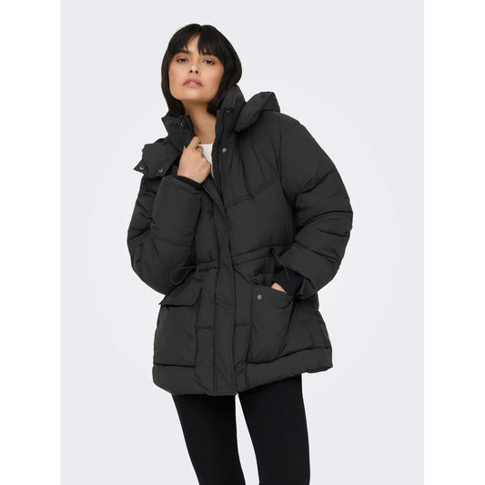 Piumino nero donna Only – Giacca invernale con cappuccio e vita regolabile 15366707.