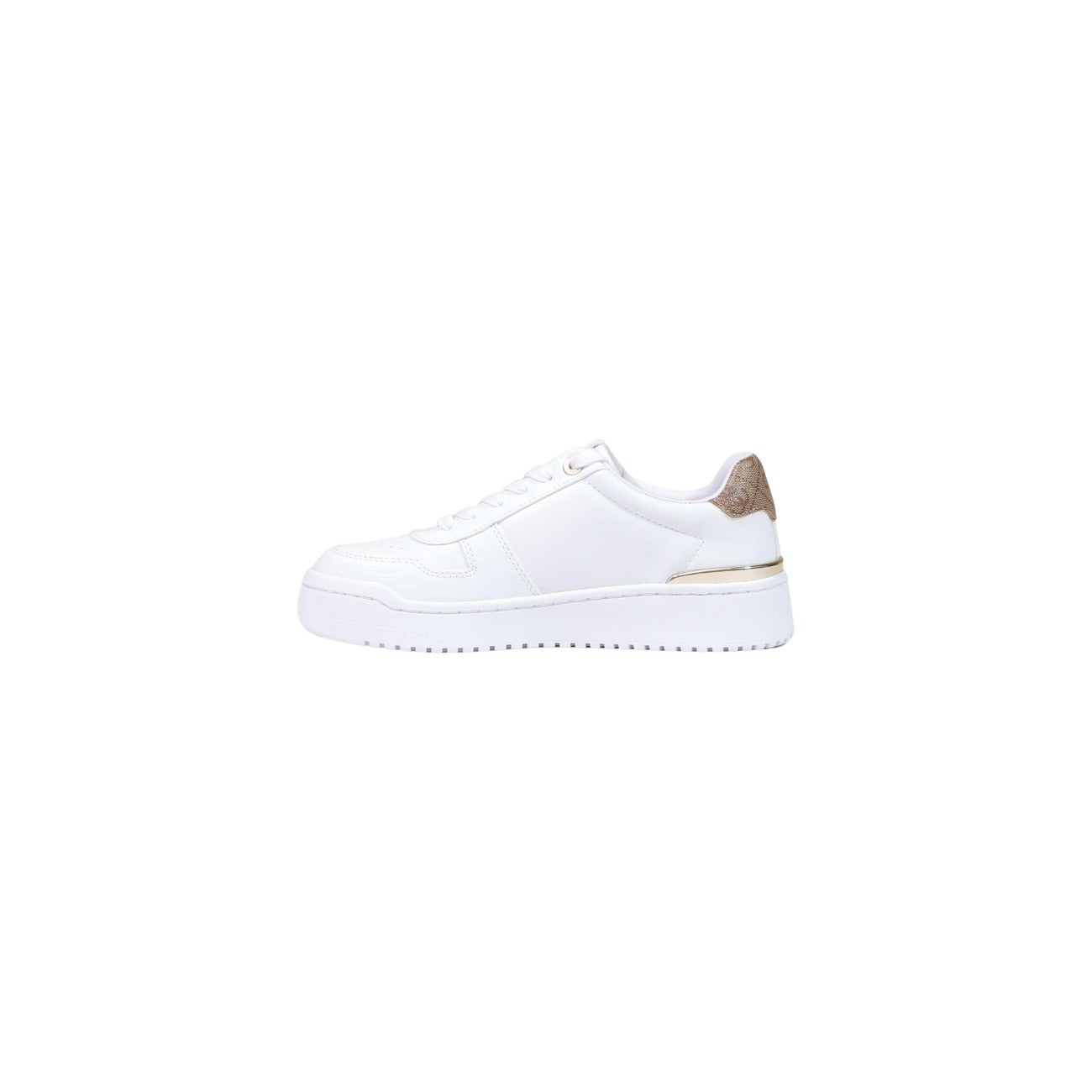 Scarpe Guess Maggnet bianche e oro donna FLFMAG ELE12. Sneakers basse platform bianche da donna con dettagli laminati metallici dorati, suola alta 4 cm e logo a rilievo sul retro, scarpe casual glamour 4 stagioni.