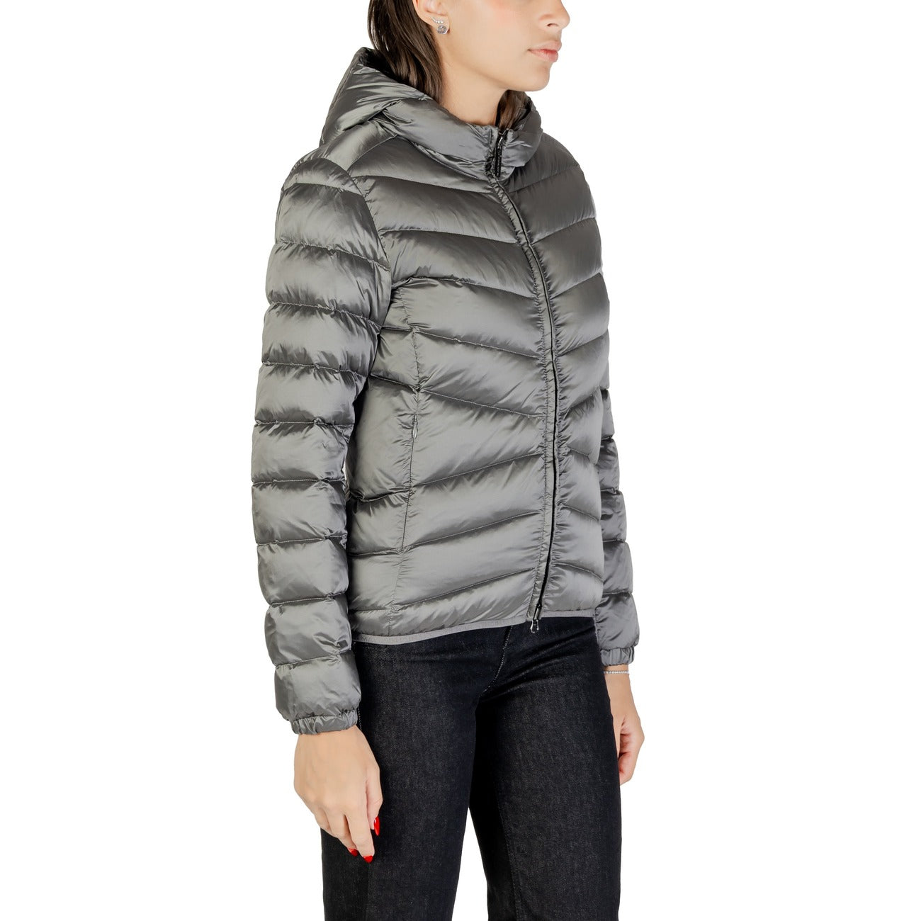 Piumino donna Colmar Originals grigio 22192YO 506. Giacca invernale calda da donna grigia con trapuntature oblique, cappuccio fisso, zip doppio cursore, tessuto riciclato idrorepellente e piuma RDS, giubbotto slim casual elegante.