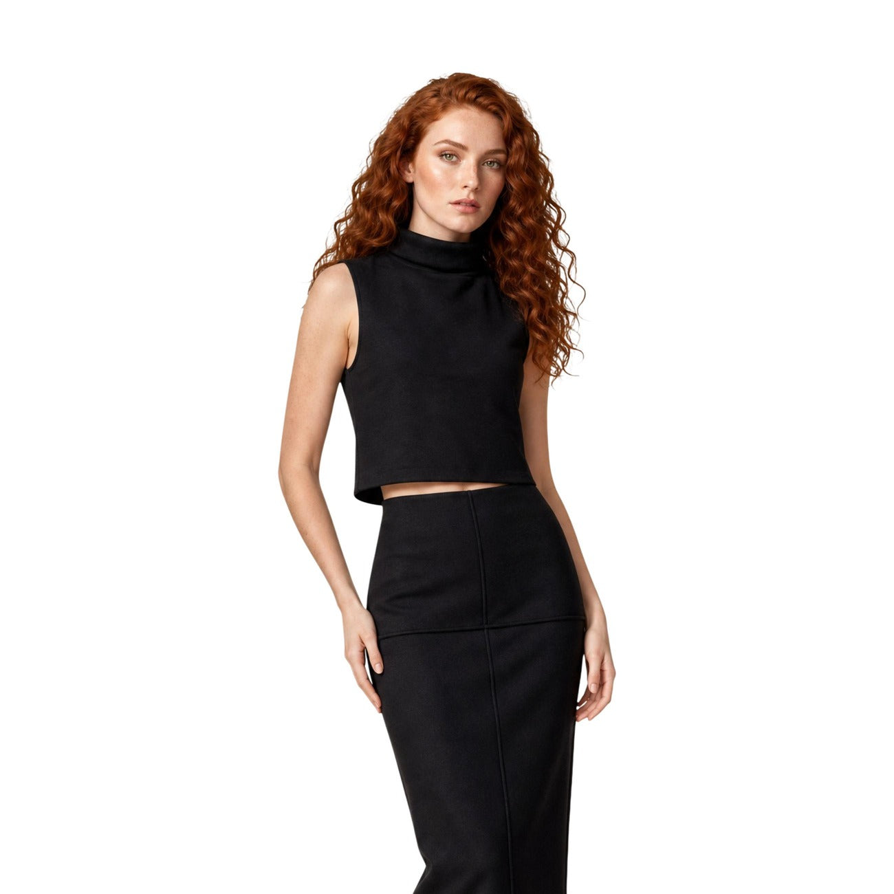 Dolcevita senza maniche Jacqueline de Yong nero donna 15380199. Top smanicato da donna Nero a collo alto in poliestere riciclato e cotone, lupetto leggero mezza stagione e sottogiacca casual elegante.