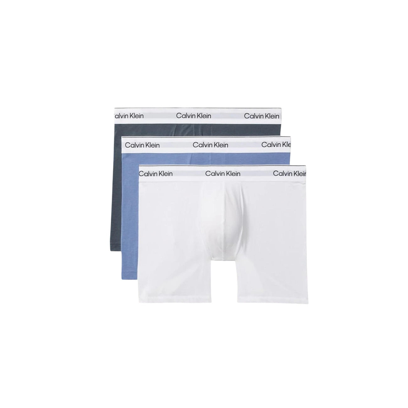 Pack 3 Boxer Brief CK; Grigio, bianco e Azzurro. Microfibra di poliestere riciclato e 12% elastam. Fascia logata iconica, vestibilità aderente, asciugatura rapida. Comfort tecnico per ogni stagione.