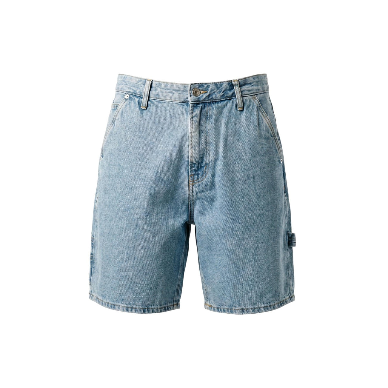 Bermuda Only & Sons Onsfade Carp; Blu Denim. 100% Cotone. Modello Carpenter con tasche patch, passante laterale e vestibilità relax. Stile casual e urbano, collezione Primavera/Estate 2026. Vista stesa frontale 