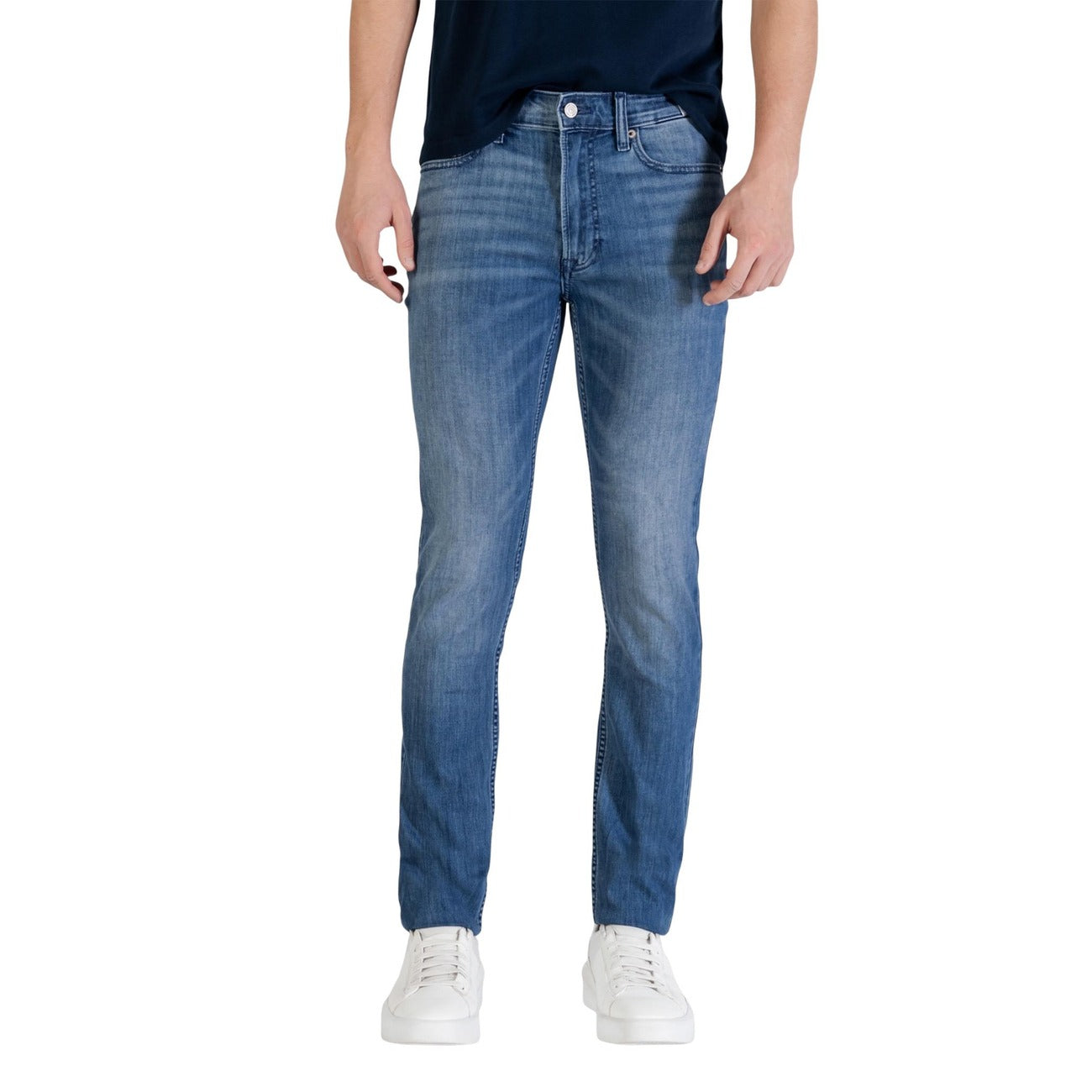 Jeans Skinny Calvin Klein; Blu. 70% Cotone, 29% Poliestere, 1% Elastan. Vestibilità super aderente, 5 tasche, chiusura con zip. Stile iconico e contemporaneo, 4 stagioni.