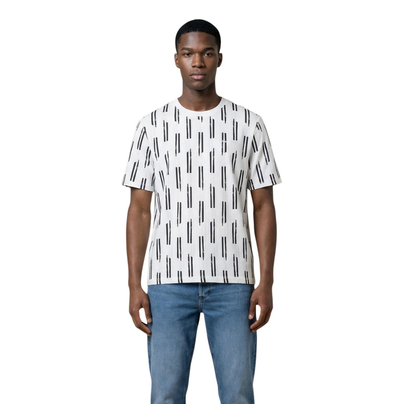 T-shirt Antony Morato uomo bianca con stampa geometrica maniche corte scollo rotondo 100% cotone - vista frontale indossata da modello
