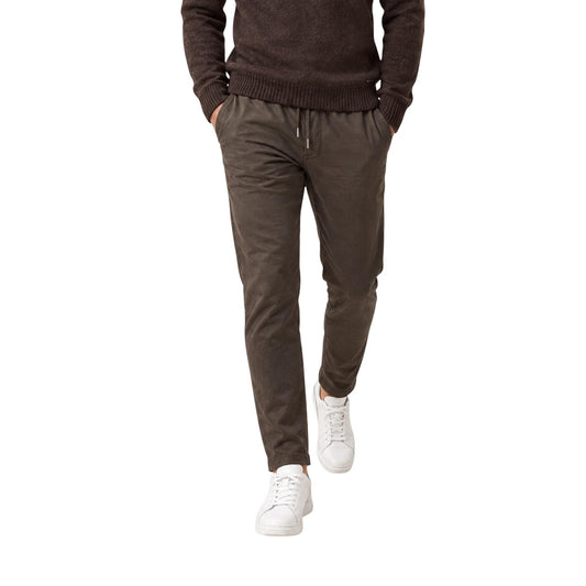 Pantalone marrone uomo coulisse Gianni Lupo GL5109BD-F26. Pantaloni casual mezza stagione in cotone elasticizzato con vita elasticizzata.