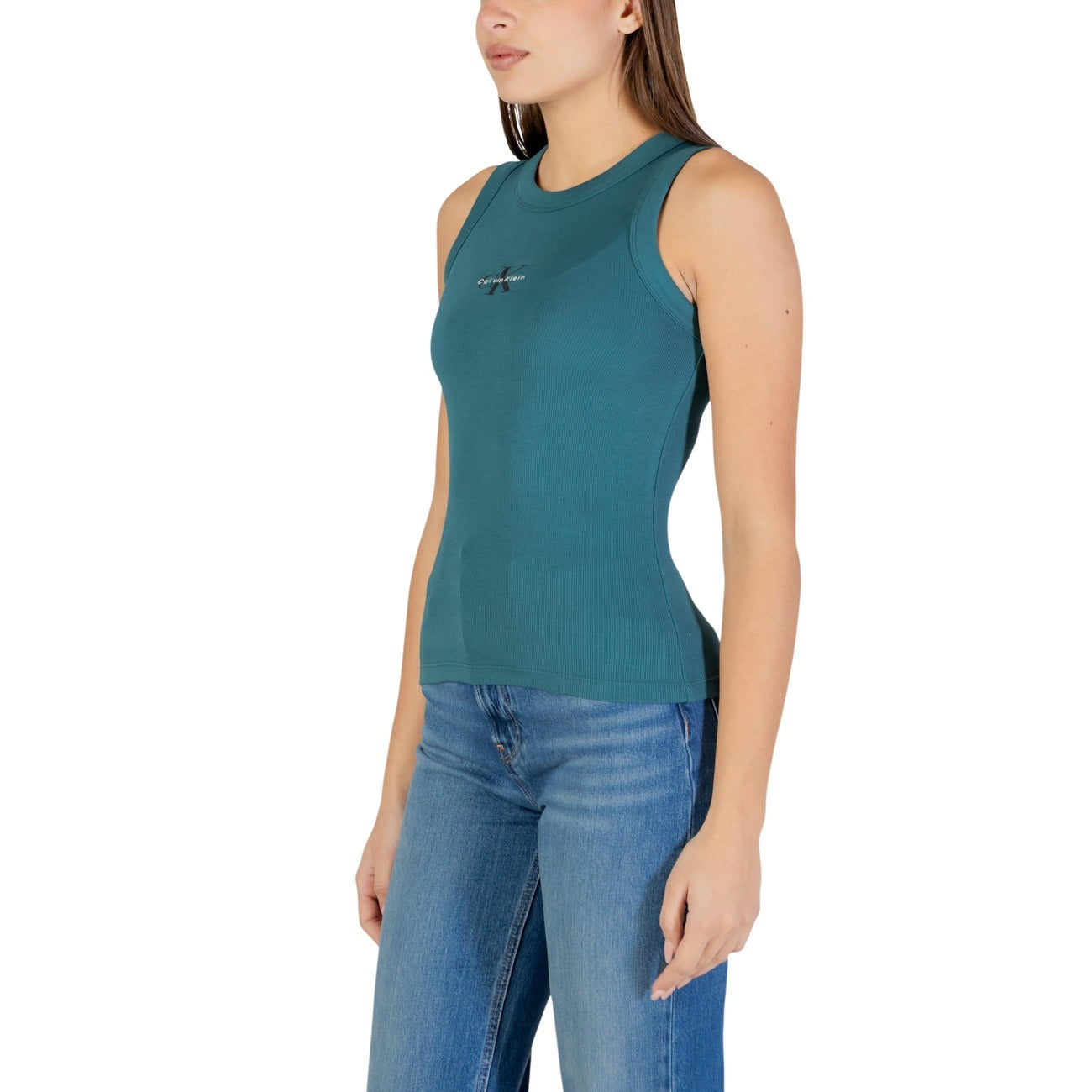 Canotta Calvin Klein Jeans; Verde. 95% Cotone, 5% Elastam. Scollo tondo, logo ricamato, tessuto elasticizzato. Vestibilità aderente e confortevole, stile casual-iconic.