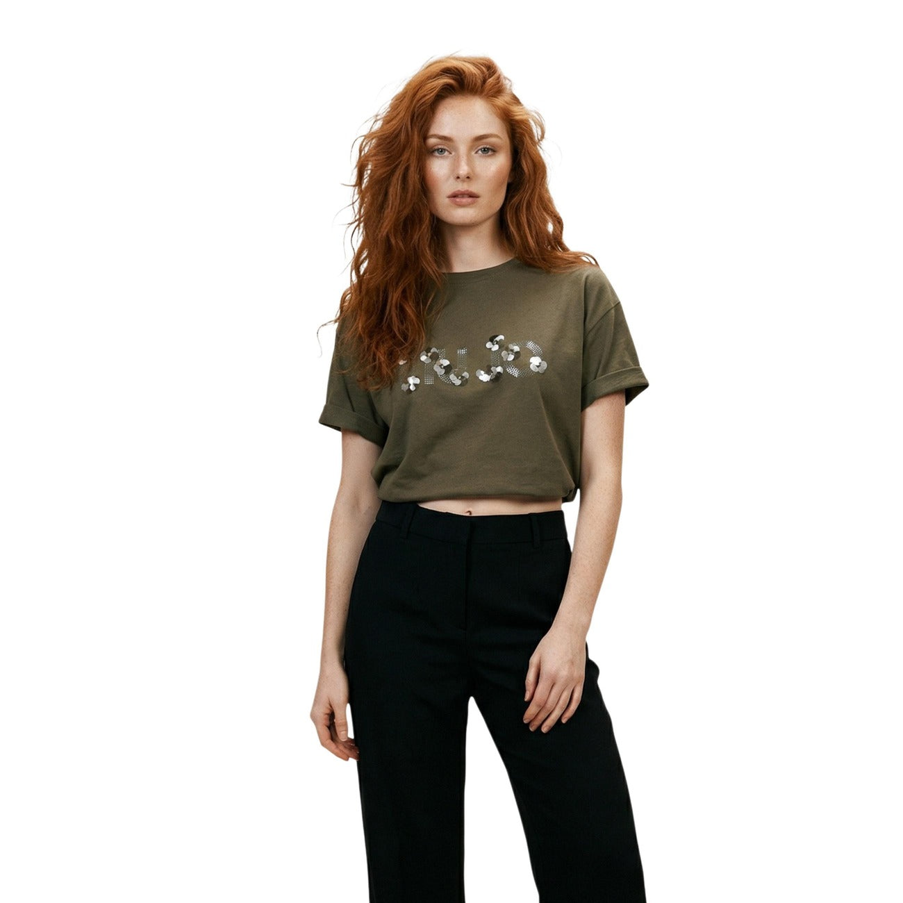 T-shirt donna Liu Jo cropped verde in 100% cotone; logo frontale impreziosito da paillettes e micro strass luminosi. Taglio corto e maniche corte. Vista frontale 