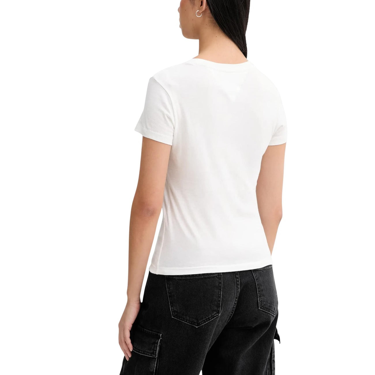 T-shirt Tommy Jeans DW0DW21841; 100% Cotone Rigenerato. Taglio regular, logo minimal stampato, jersey naturale. Maglia donna eco-friendly, versatile e traspirante per la PE26. Colore bianco vista posteriore 