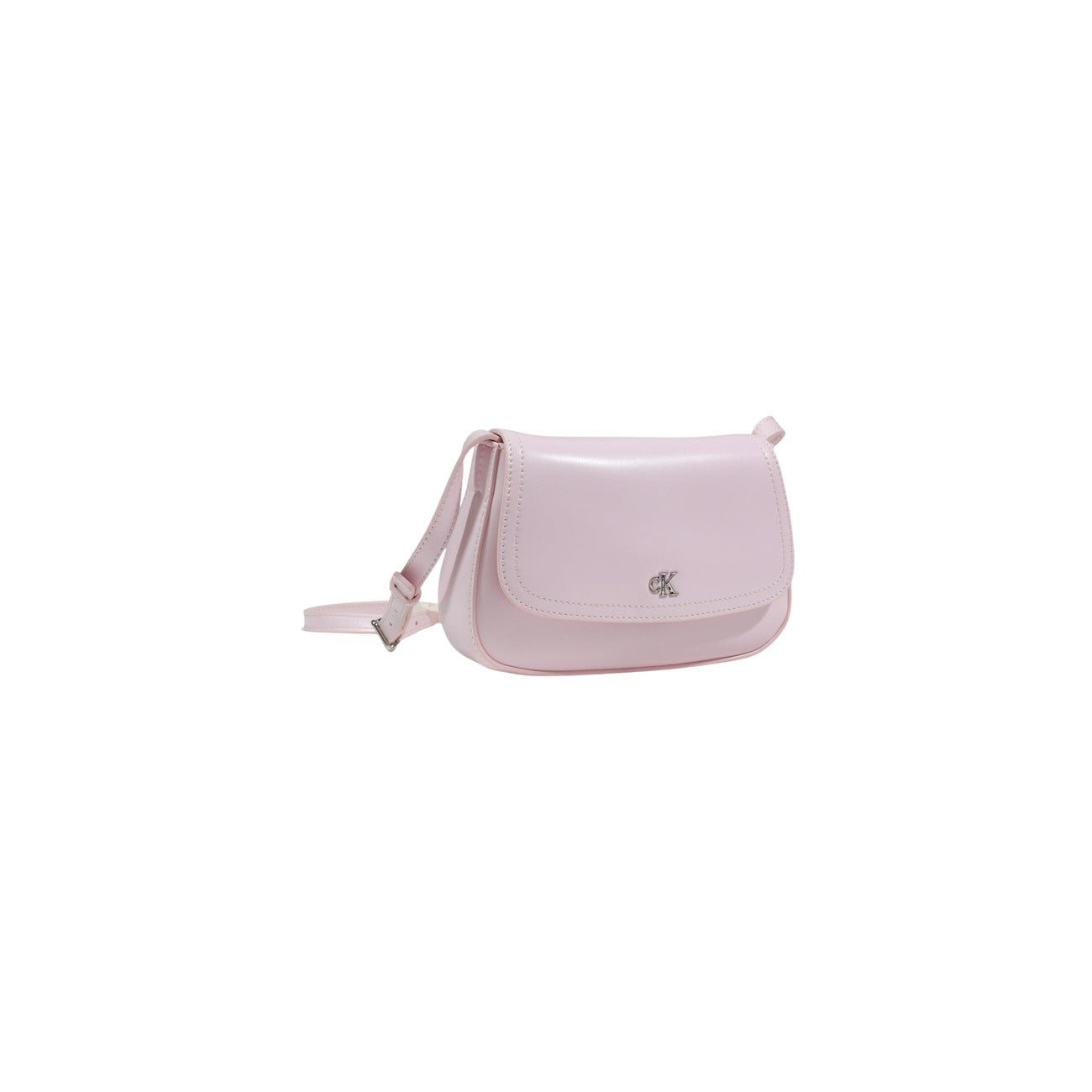 Borsa Calvin Klein Flap Camera; 51% Poliestere riciclato. Logo cK dorato, chiusura a patta, tracolla regolabile. Design compatto e sostenibile, perfetto per ogni occasione. Colore rosa