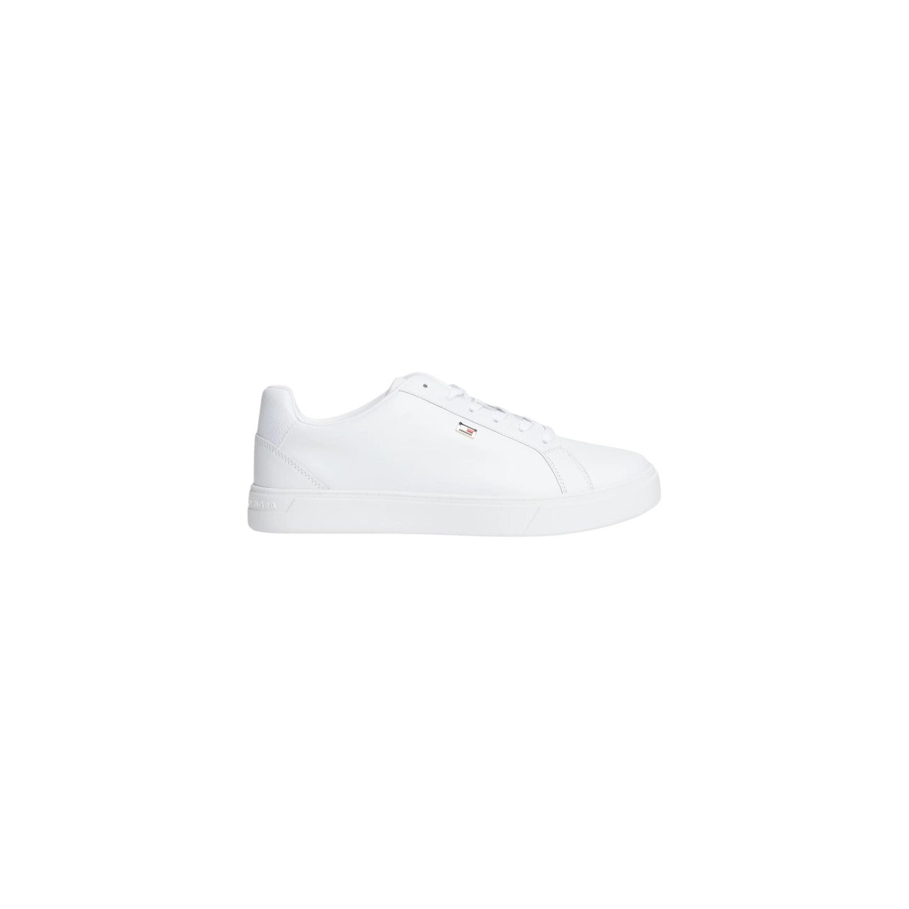 Sneakers Platform Donna Bianche Tommy Hilfiger; Tomaia 100% pelle zigrinata con bordi tono su tono e interno in poliestere. Suola alta in gomma vulcanizzata con bandierina iconica smaltata laterale, stile casual 4 stagioni.
