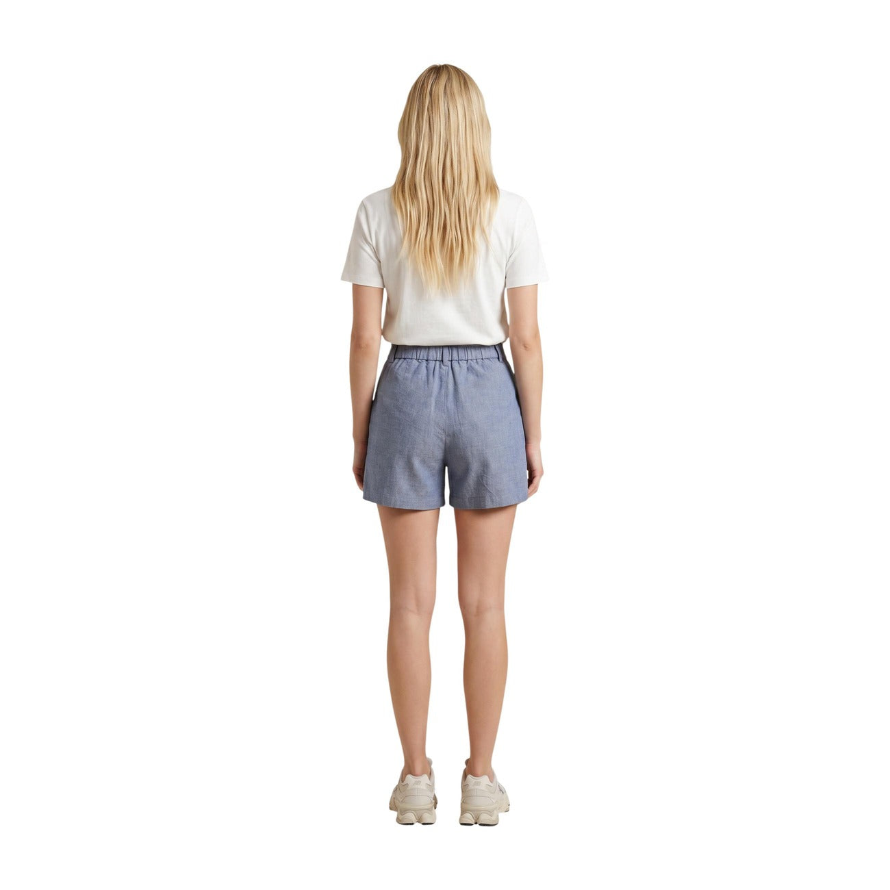 Only Onllinda Bermuda Sartoriali; Azzurro Melange. 50% Poliestere Riciclato, 3% Elastam. Vita alta, pieghe frontali, chiusura con gancio e zip. Stile elegante e leggero per la stagione estiva. Vista posteriore 