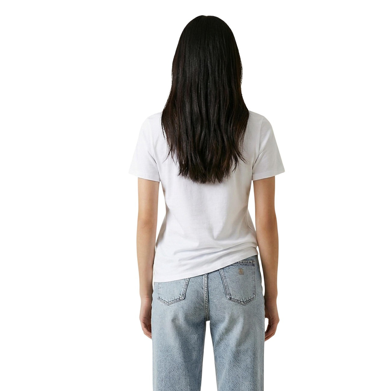 T-shirt CK Jeans Gradient Monologo; 95% Cotone, 5% Elastan. Vestibilità slim, manica corta, logo CK sfumato sul petto. Maglia donna elastica, fresca e iconica. Colore bianco
