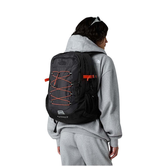 Zaino The North Face Borealis Classic; 29L. Sistema FlexVent™, tasca laptop 15", scomparti organizzati e tasche porta-borraccia. Certificato American Chiropractic Association. Versatile, ergonomico e spazioso. Indossato da modello 