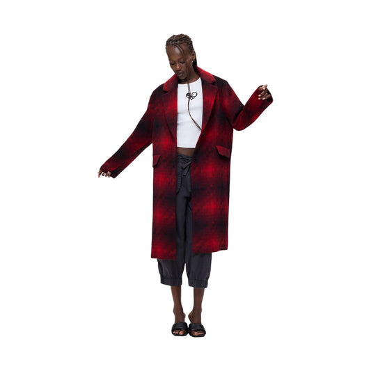 Cappotto lungo Desigual Coat Mumbai rosso e nero donna. Cappotto invernali in misto lana con motivo a quadri rosso scuro, colletto a revers classico, tasche con pattina e allacciatura a bottoni frontali, giacca elegante autunno inverno.