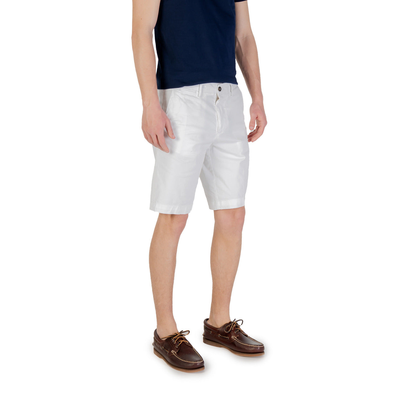 Manifattura Borghese Shorts bianchi eleganti; vestibilità regolare in cotone elasticizzato, silhouette minimalista con tasche a filo e stile sartoriale Made in Italy. Vista frontale Laterale 