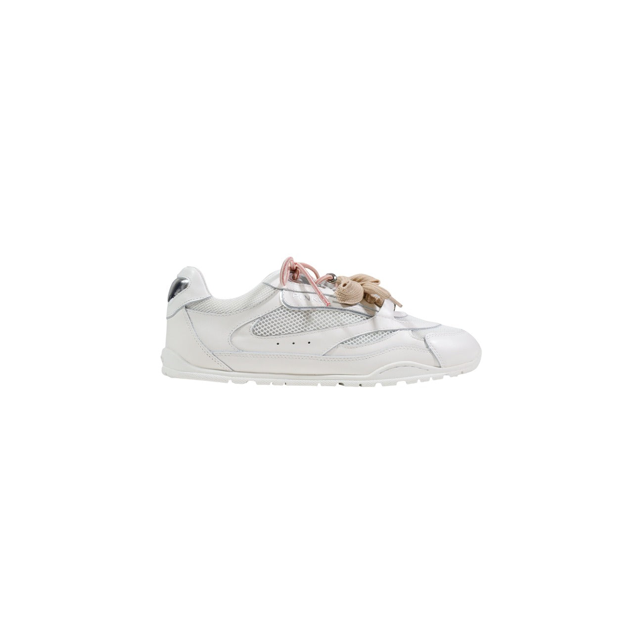 Sneakers Pinko Yulia 01 Bianche; 69% Pelle. Suola platform 3 cm, dettagli traforati, applicazione gioiello sui lacci. Calzata avvolgente e traspirante. Stile minimal-luxury Primavera/Estate. Vista laterale 