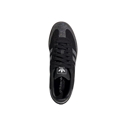 Sneakers neri donna adidas Originals Samba OG IH9052. Scarpe da ginnastica basse in pelle nera con dettagli scamosciati, strisce bianche Cloud White, scritta Samba dorata e suola marrone in gomma.