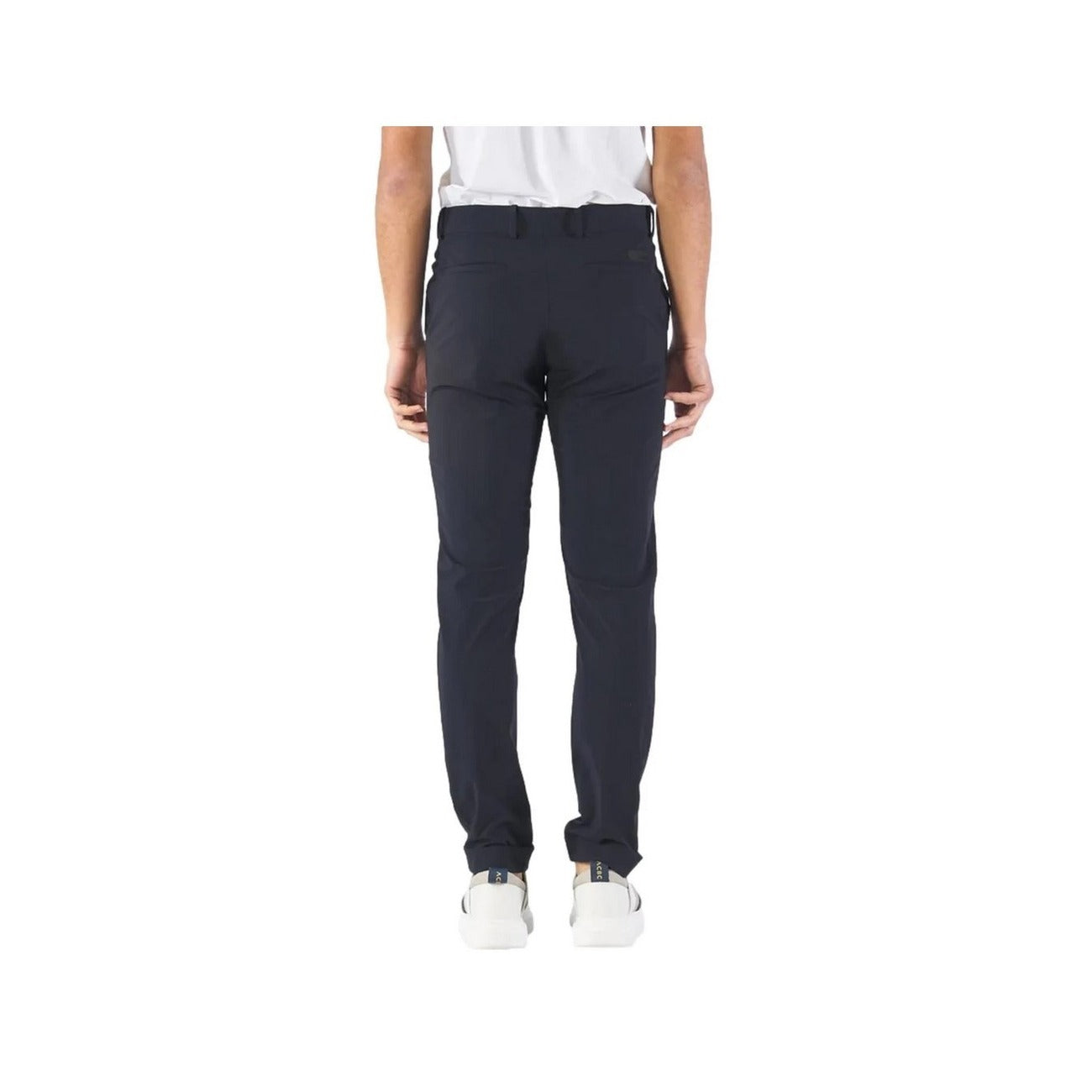 RRD Micro Chino Pant Blu PE25; pantalone slim fit in Surflex elasticizzato, micro stampa all-over, traspirante e senza bisogno di stiro, ideale per look business estivi. Vista posteriore 