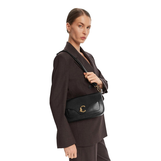 Borsa Coccinelle nera C-ME CALF E1 SSK 12 03 21. Borsa media da donna a mano e a spalla in vera pelle liscia nera con logo C oro sulla patta, tracolla staccabile e chiusura magnetica, borsa elegante 4 stagioni Coccinelle.