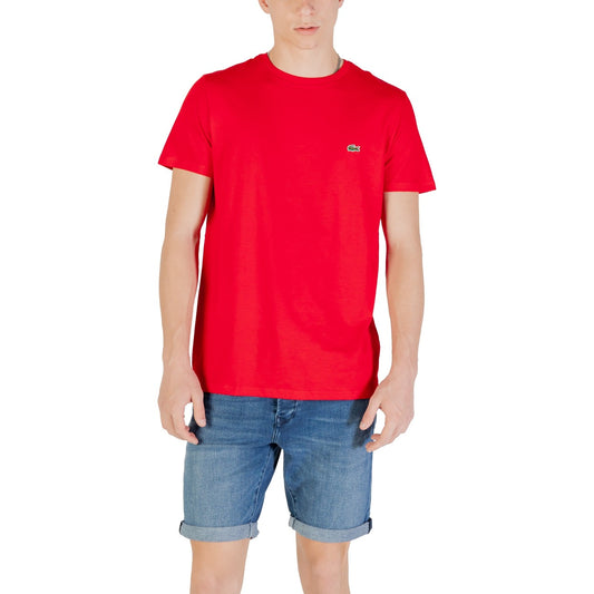 T-shirt Lacoste Basic Logo uomo rossa con logo maniche corte scollo tondo 100% cotone - vista frontale indossata da modello
