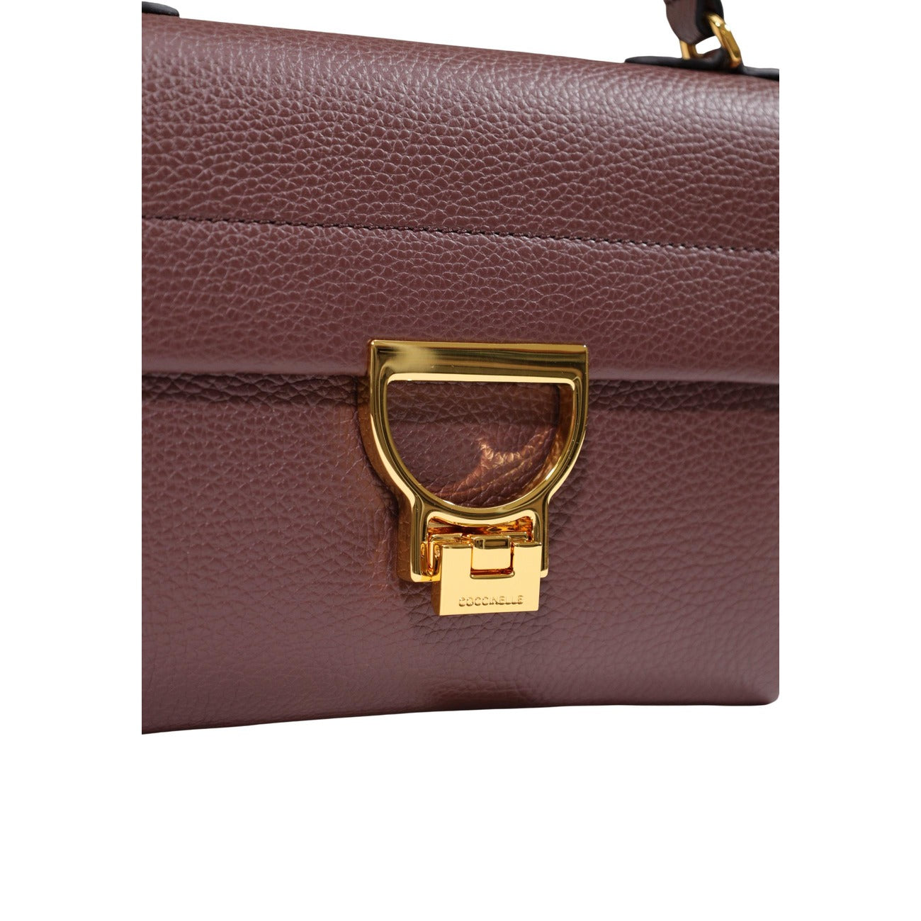 Borsa Coccinelle donna Flat Mini pelle viola scuro E1 MD5 19 03 01. Pochette elegante in vera pelle con tracolla e cerniera zip, borsa piccola da sera e tempo libero pelletteria italiana.