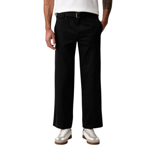 Pantaloni Calvin Klein uomo neri modello LV04RG615G. Pantalone lungo in cotone tinta unita vestibilità comoda e dritta con elastico e cintura in vita, tasche laterali e posteriori, pantalone casual chic da uomo per tutte le stagioni.