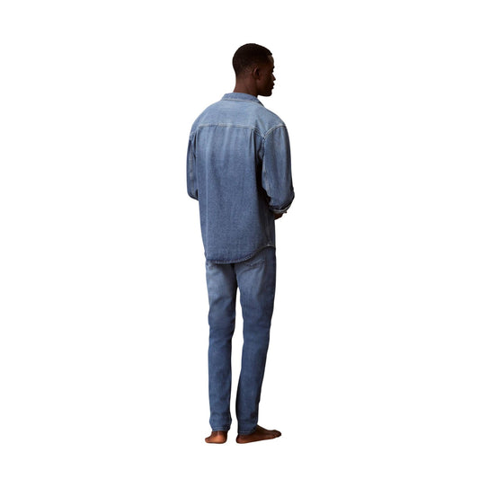 Jeans Tapered Calvin Klein; Blu. 70% Cotone, 29% Poliestere Riciclato, 1% Elastan. Vestibilità tapered (comoda sopra, stretta sotto), 5 tasche, chiusura con zip. Stile urban sostenibile. Posteriore 